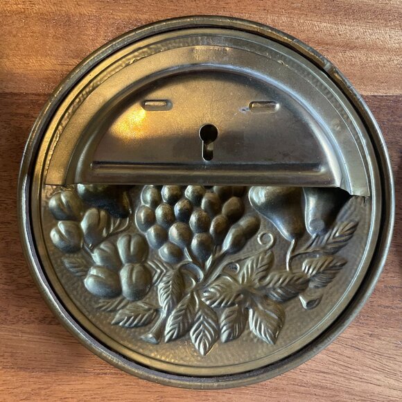 Set Vintage Hammered Brass Fruit Motif Wall Pockets MCM, English country, winery - Picture 11 of 11